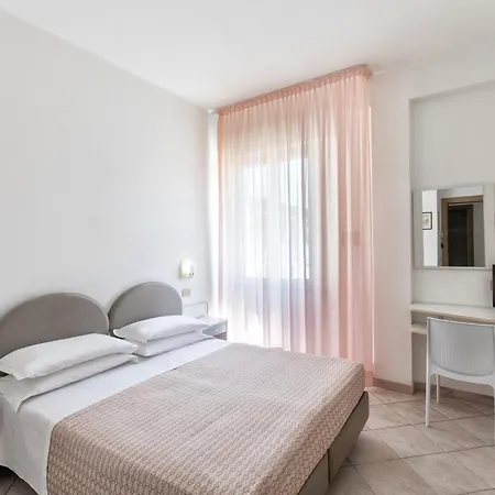 ホテル Sole カットーリカ